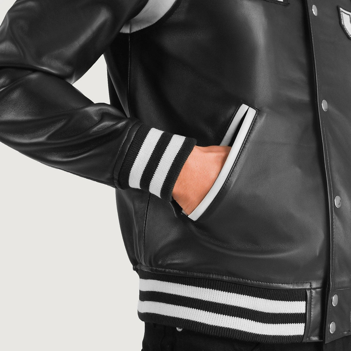 
Widok podszewki Showing Quilted Polyester Lining & Dwie funkcjonalne kieszenie wewnętrzne