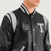 Close-Up Detail of Varsity &amp; Snap Button Hardware on Liberte Texas Czarna Leather Varsity Kurtka Skórzana Męska