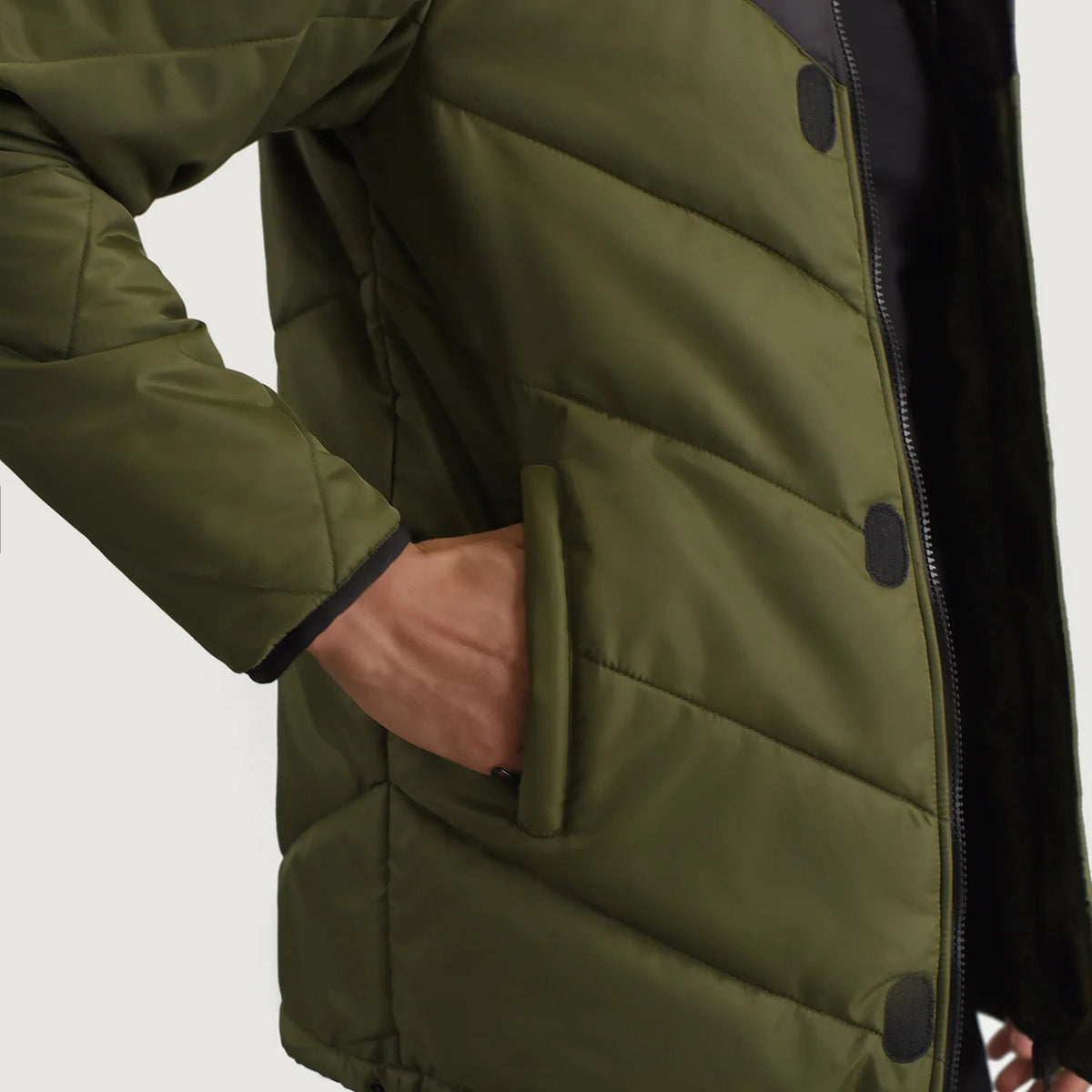 
Widok podszewki Showing Quilted Viscose Lining & Dwie funkcjonalne kieszenie wewnętrzne