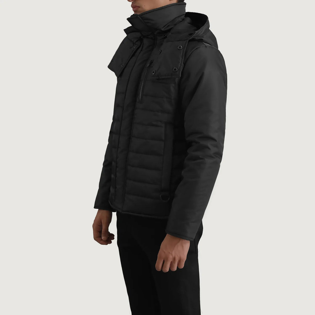 
Black Full-Grain Leather Hooded Jacket - Widok z tyłu z dopasowanymi ramionami i czystym dołem