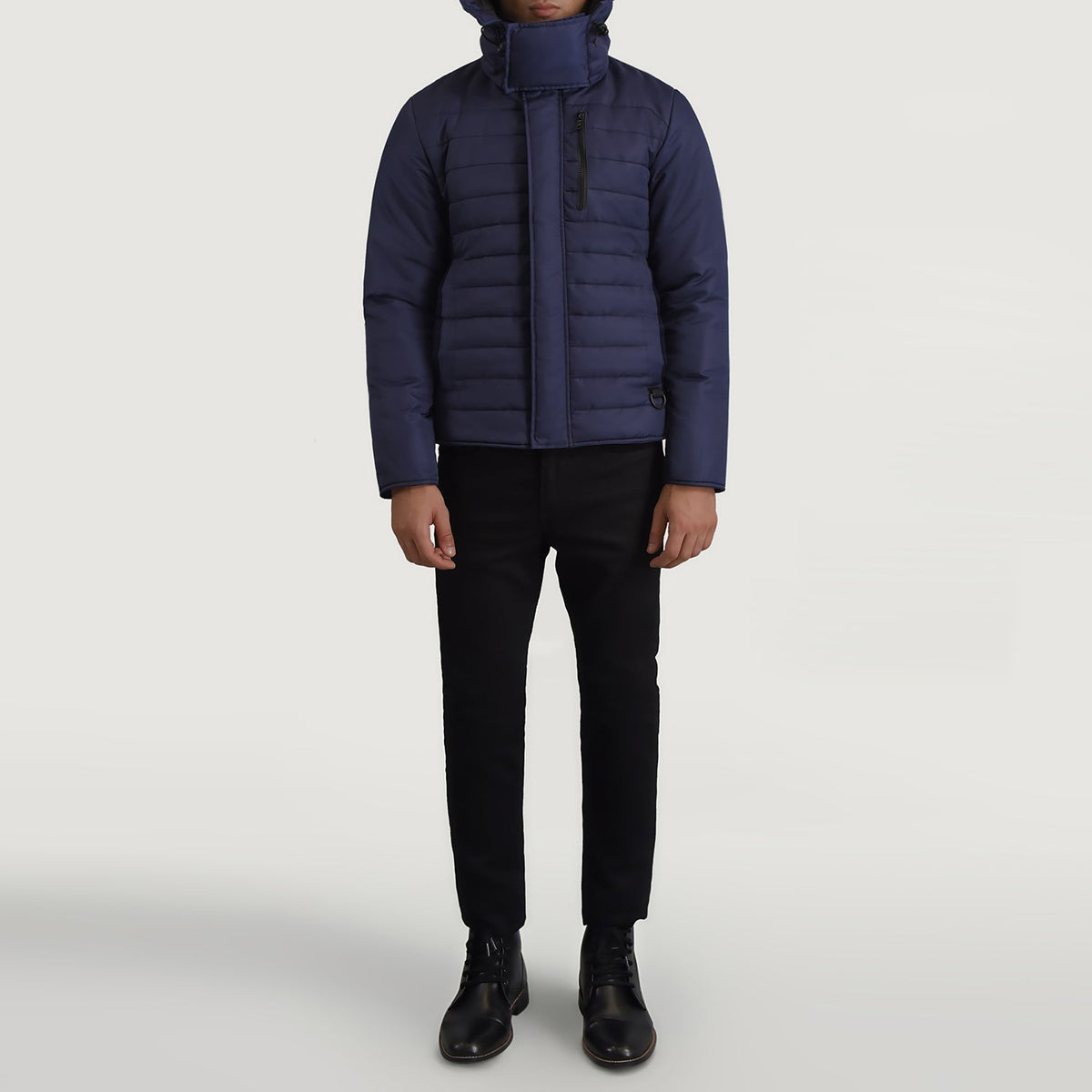 
Malcolm Niebieski Hooded Puffer Kurtka Skórzana Męska - Widok z boku z ergonomicznym krojem rękawa