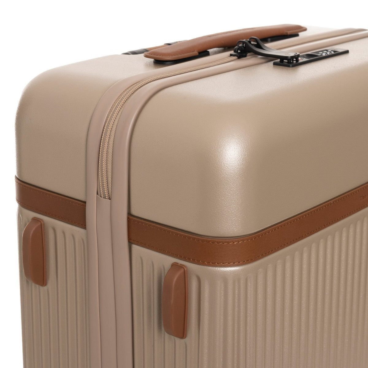 Tailored Rib Cuffs &amp; Hem Craftsmanship Construction Detail on Medium Suitcase Zuna Damska