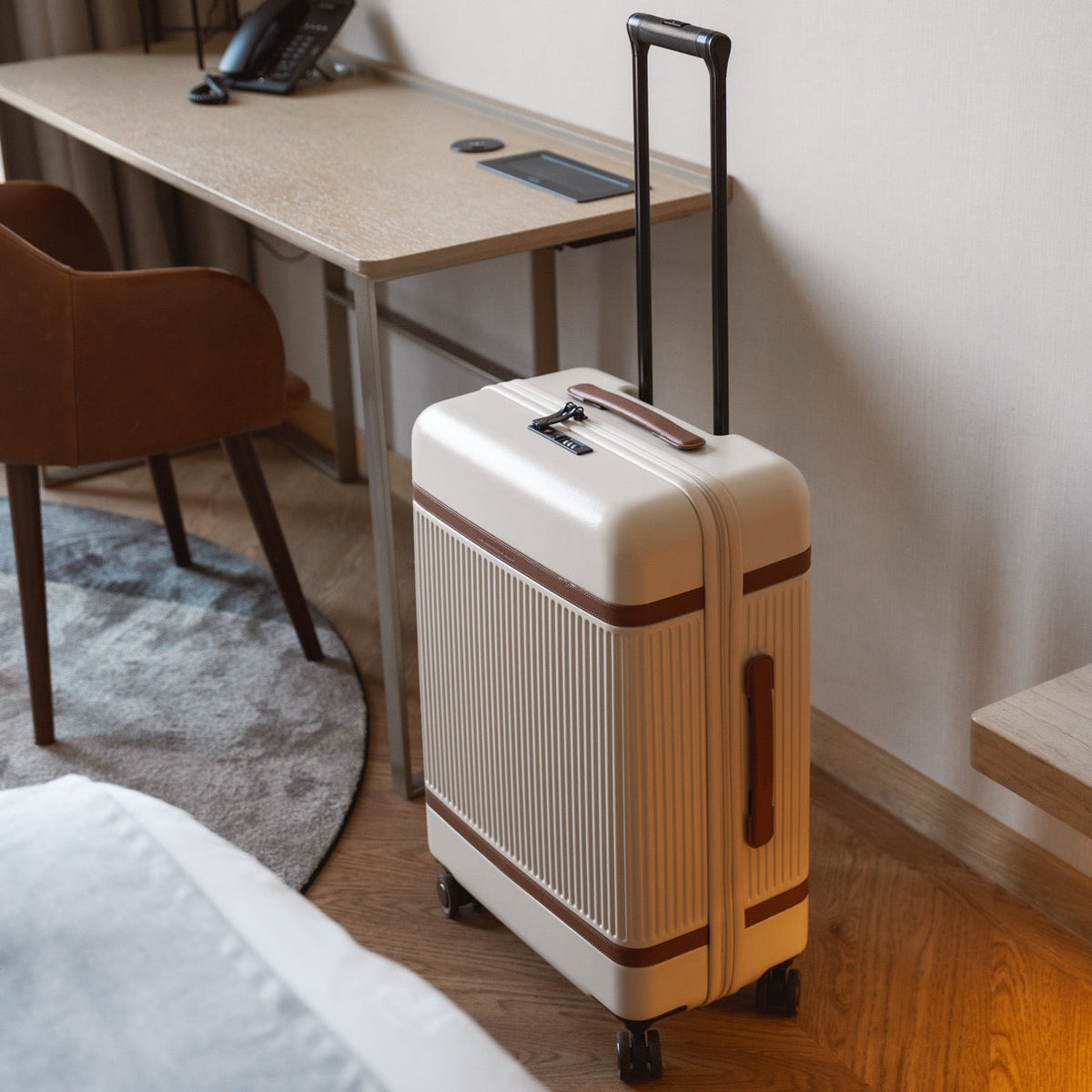 Medium Suitcase Zuna Damska – alternate product view 2