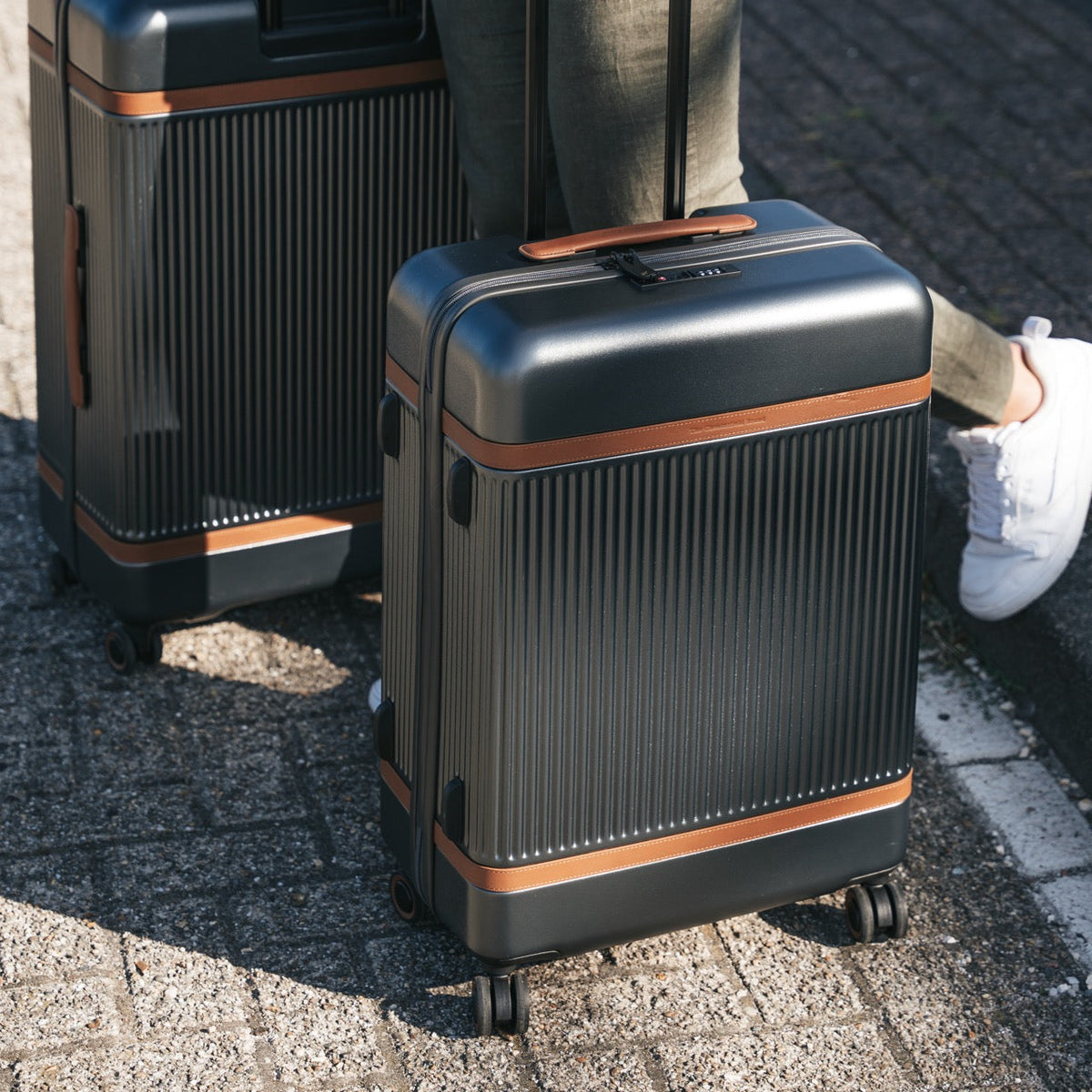 Medium Suitcase Zuna Damska – alternate product view 3