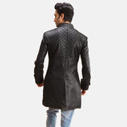 Men's Midlander Quilted Czarna Skórzany Płaszcz Męska - Lateral Side Profile View Showing Sleeve Cut &amp; Athletic Taper Fit