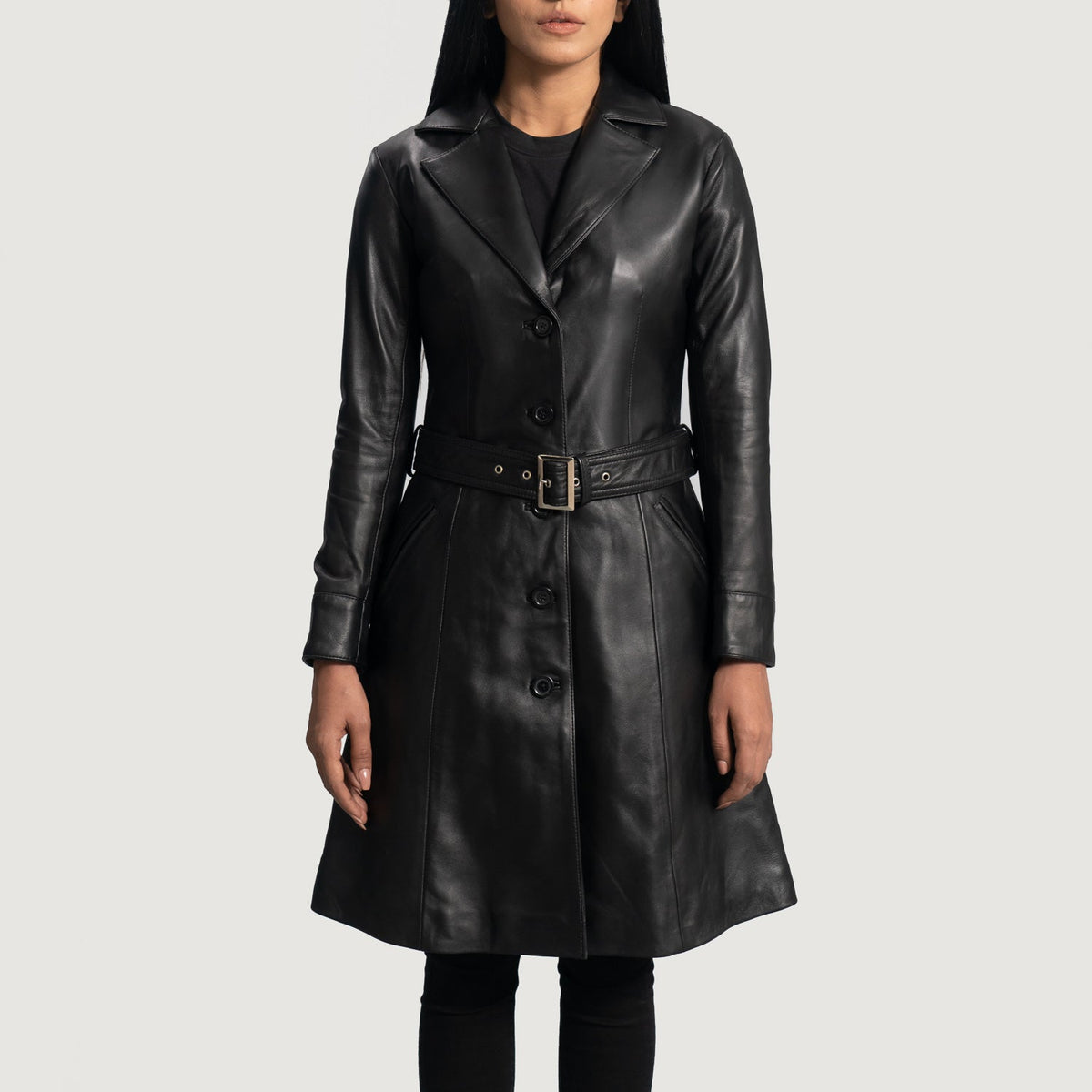 Close-Up Detail of Notch &amp; Button Hardware on Women's Moonlight Czarna Skórzany Trencz Damska