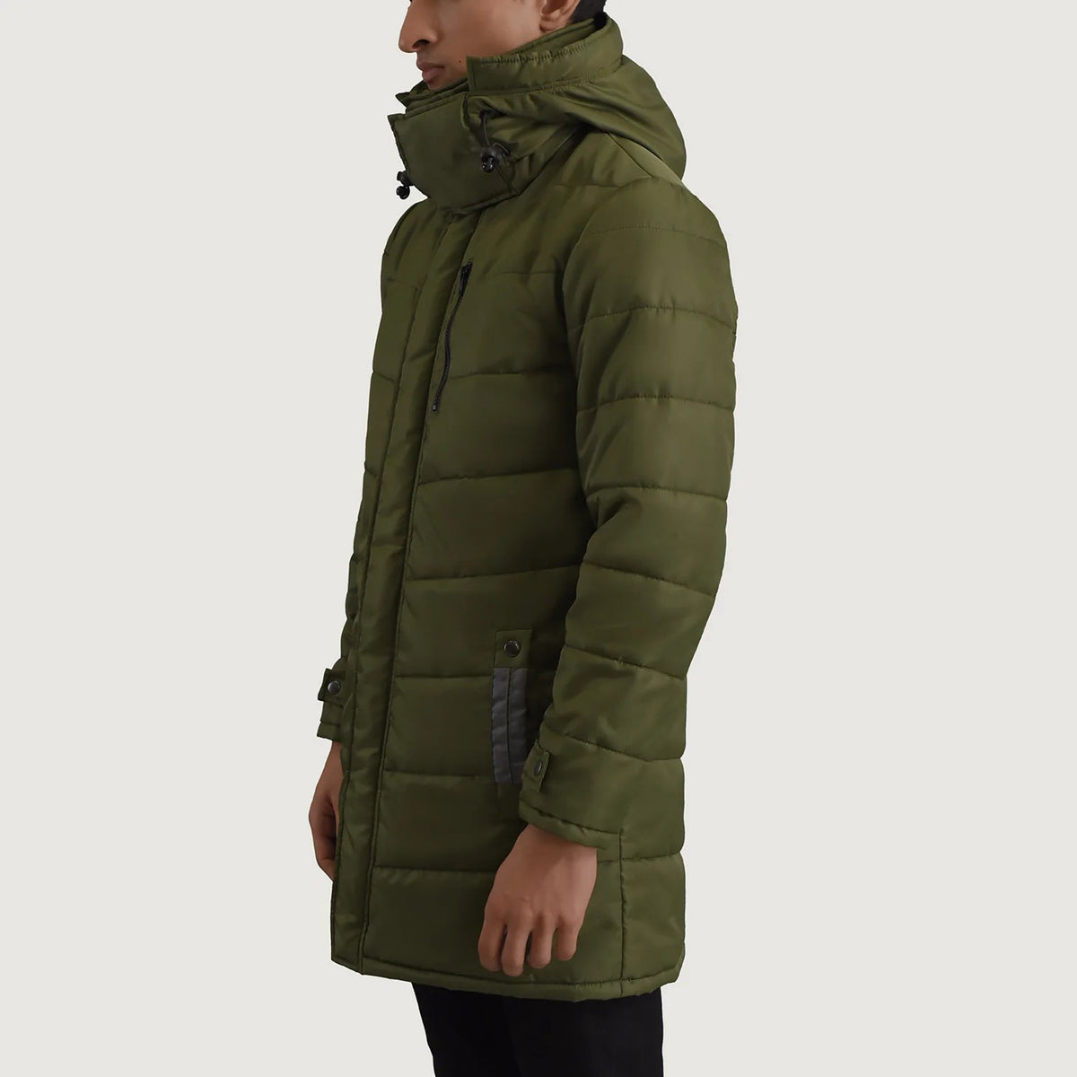 
Green Full-Grain Leather Hooded Jacket - Widok z tyłu z dopasowanymi ramionami i czystym dołem