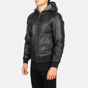 
Black Sheepskin Leather Hooded Jacket - Widok z tyłu z dopasowanymi ramionami i czystym dołem