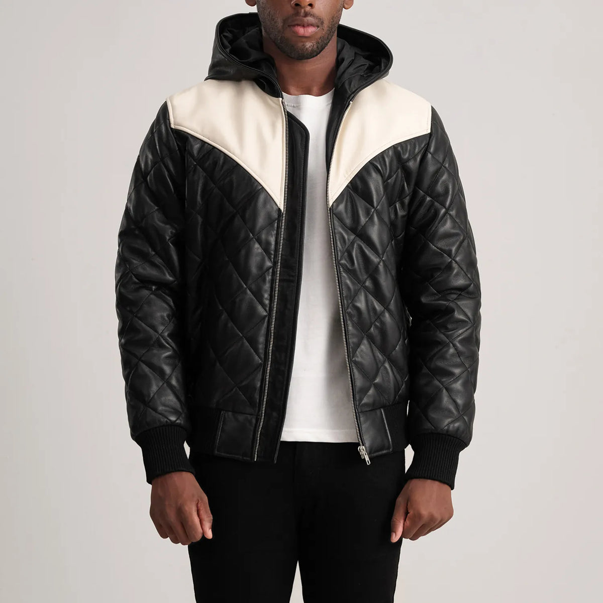 
Norman Tan Hooded Bomber Leather Puffer Jacket in Tan Brown Sheepskin Leather - Widok z przodu i dopasowana sylwetka | Kup online w oficjalnym sklepie