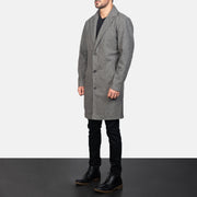 
Grey Synthetic Wool Trench Coat - Widok z tyłu z dopasowanymi ramionami i czystym dołem