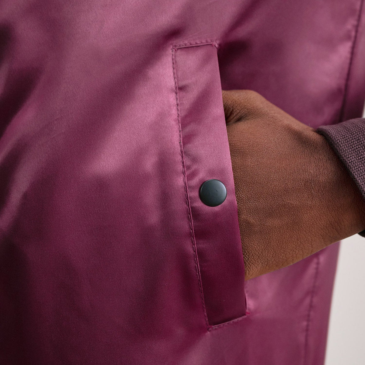 
Widok podszewki Showing Polyester Lining & Dwie funkcjonalne kieszenie wewnętrzne