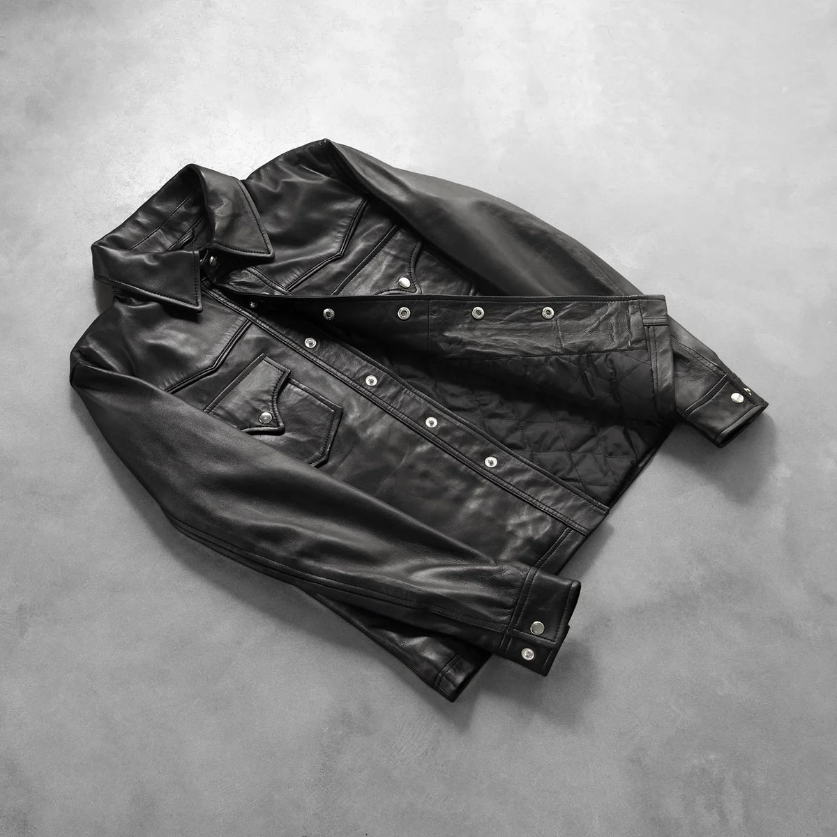 Button &amp; Hem Craftsmanship Construction Detail on Men's Ranchson Czarna Leather Shirt Męska