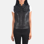 
Rayne Moto Czarny Skórzana Kamizelka Damska in Black Sheepskin Leather - Widok z przodu i dopasowana sylwetka | Kup online w oficjalnym sklepie