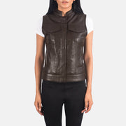 
Szczegółowe zbliżenie of Band & Zipper with Button Flap Hardware on Rayne Moto Brązowy Skórzana Kamizelka Damska