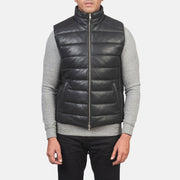 Close-Up Detail of Classic Collar &amp; Zipper with Dual Puller Hardware on Men's Reeves Czarna Leather Puffer Vest Męska