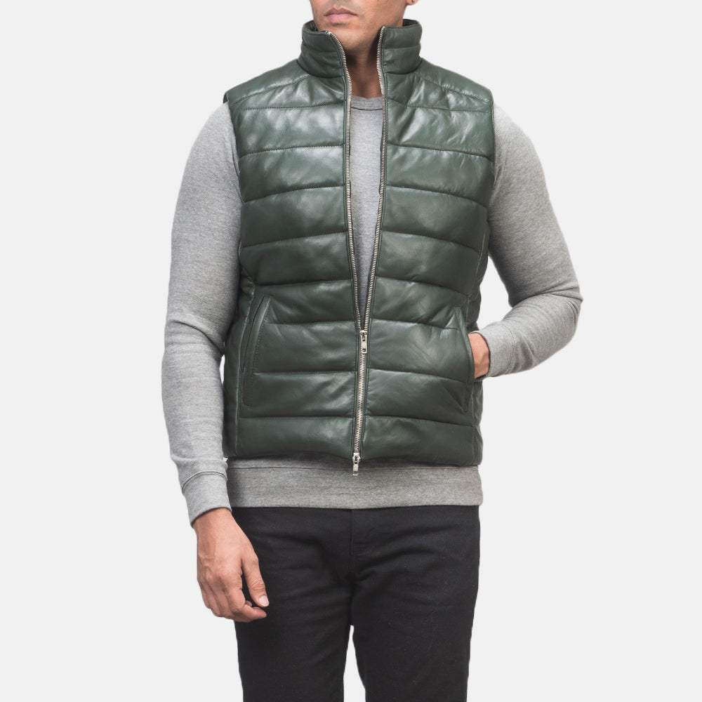 Close-Up Detail of Classic Collar &amp; Zipper with Dual Puller Hardware on Men's Reeves Green Leather Puffer Vest Męska