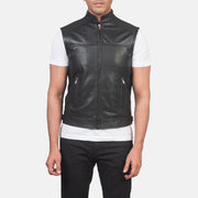 
Szczegółowe zbliżenie of Band & Zipper Hardware on Roland Czarny Leather Biker Vest Męska