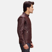 
Maroon Sheepskin Leather Biker Jacket - Widok z tyłu z dopasowanymi ramionami i czystym dołem