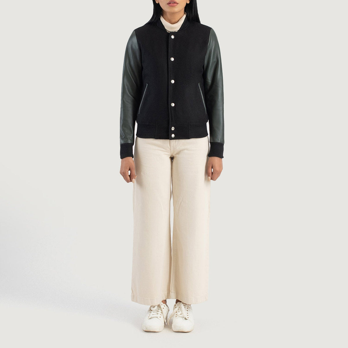
Savant Green Hybrid Varsity Jacket - Widok z boku z ergonomicznym krojem rękawa