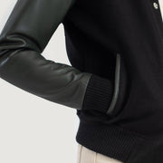 
Widok podszewki Showing Quilted Polyester Lining & Dwie funkcjonalne kieszenie wewnętrzne