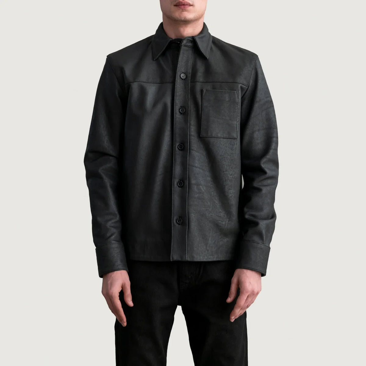 
Scout Tumbled Czarny Leather Shirt Męska - Widok z boku z ergonomicznym krojem rękawa