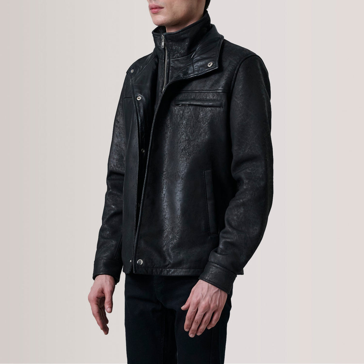 Sean Czarna Snuffed Classic Kurtka Skórzana Męska For Men - Lateral Side Profile View Showing Sleeve Cut &amp; Athletic Taper Fit