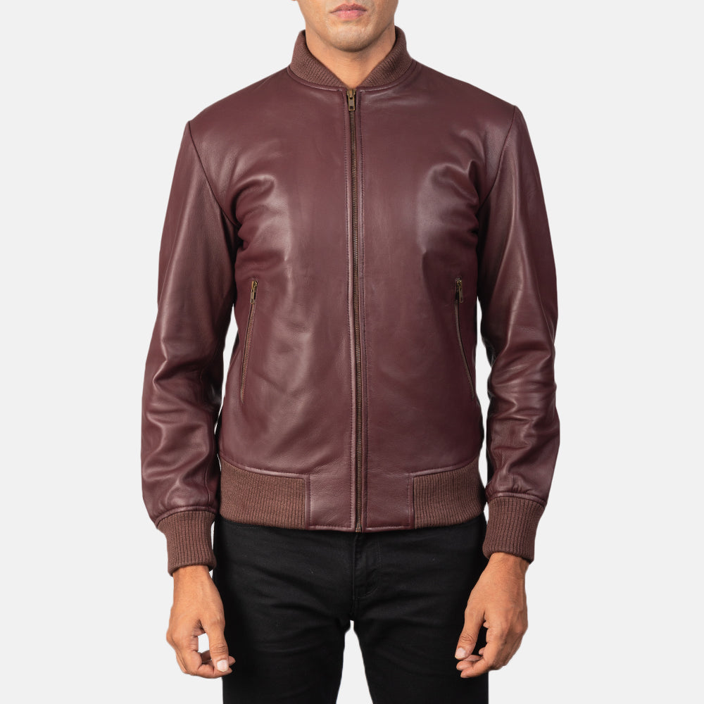 Close-Up Detail of Varsity &amp; Zipper Hardware on Men's Shane Maroon Skórzana Kurtka Bomberka Męska