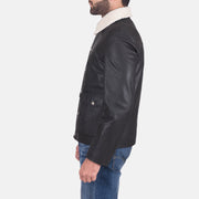 
Black Goatskin Leather Aviator Jacket - Widok z tyłu z dopasowanymi ramionami i czystym dołem