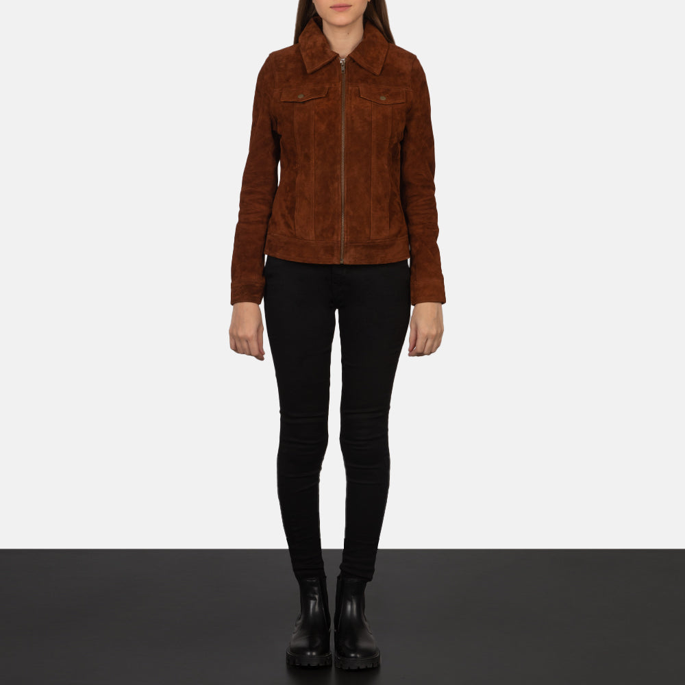 
Zbliżenie kołnierza i zamków na Suzy Brown Suede Trucker Jacket