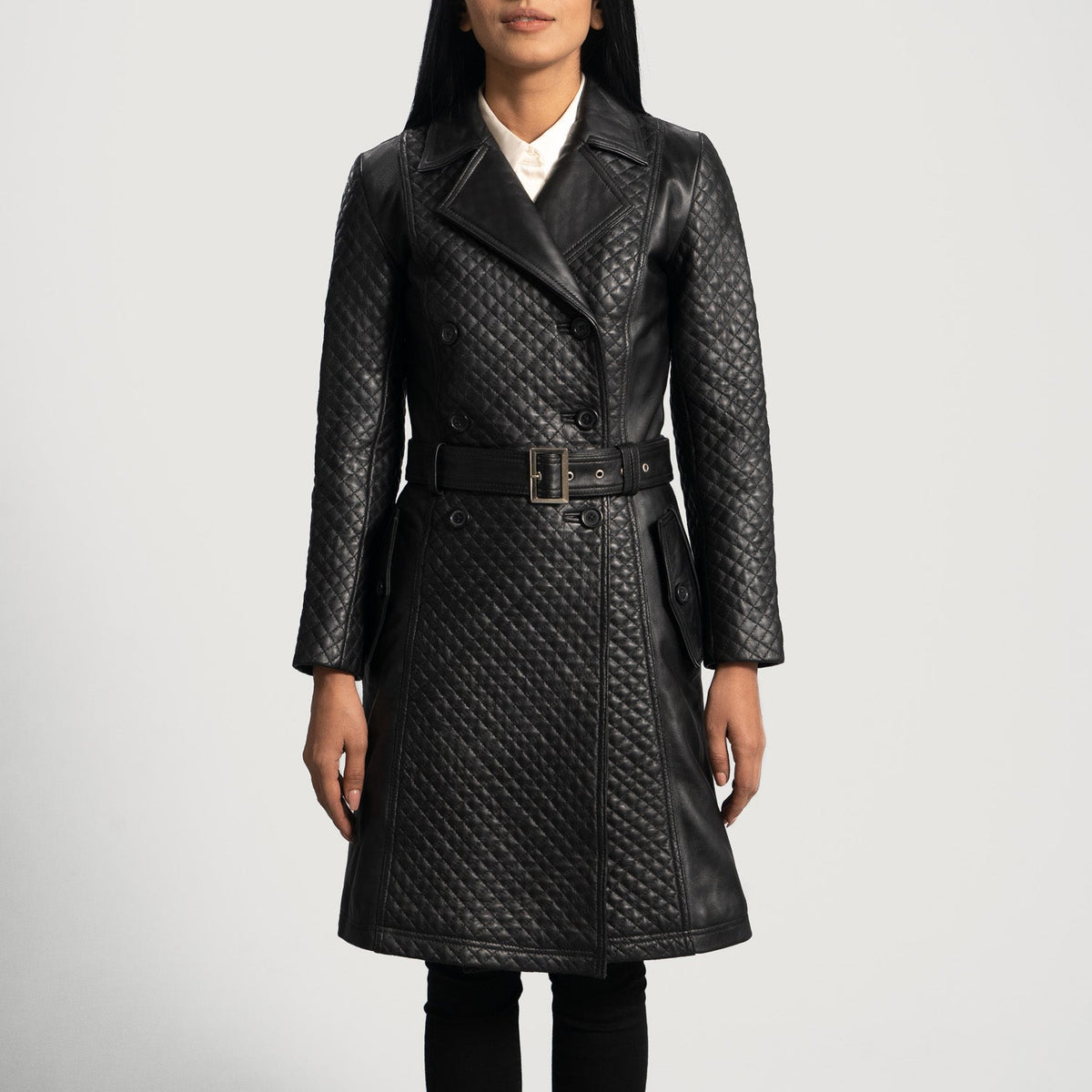 
Sweet Susan Czarny Skórzany Trencz Damska in Black Sheepskin Leather - Widok z przodu i dopasowana sylwetka | Kup online w oficjalnym sklepie