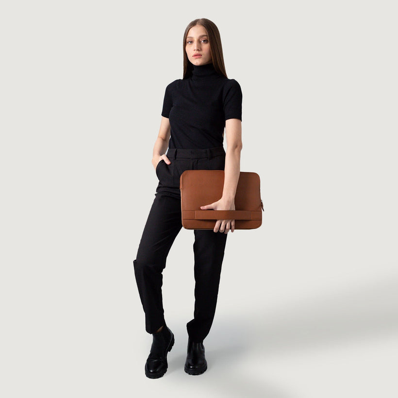 The Baxter Leather Laptop Sleeve Damska