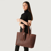
Distressed Brown Full-Grain leather Bag - Widok z tyłu ze wzmocnionymi skórzanymi pasami