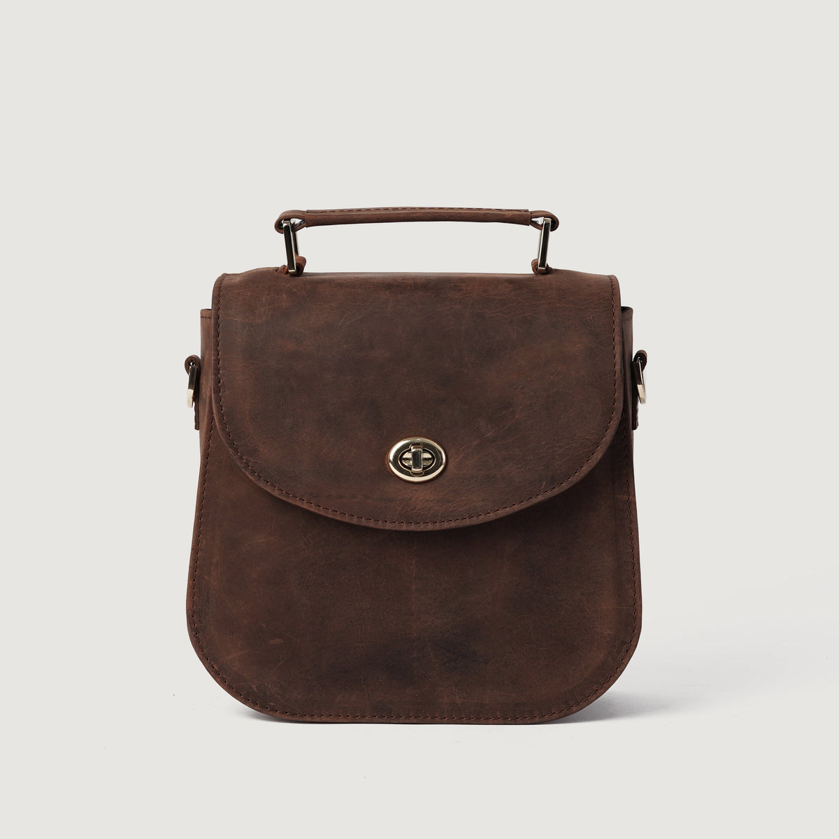 
The Sandra Vintage Distressed Brown Leather Saddle Bag For Women - Profil boczny pokazujący pojemność i głębokość