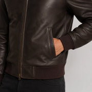 Close-Up Detail of Classic Collar &amp; Heavy-Duty Zipper Hardware on Dark Brązowa Sheepskin Skórzana Kurtka Bomberka Męska