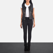 
Vanda Czarny Leather Biker Vest Damska - Widok z boku z ergonomicznym krojem rękawa