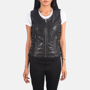 
Szczegółowe zbliżenie of V-neck & Zipper Hardware on Vanda Czarny Leather Biker Vest Damska