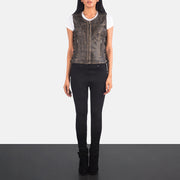 
Vanda Distressed Brązowy Leather Biker Vest Damska - Widok z boku z ergonomicznym krojem rękawa