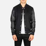 Men's Vaxton Czarna Hybrid Varsity Kurtka Skórzana Męska in Black Sheepskin Leather - Front Profile View &amp; Tailored Silhouette | Buy Online