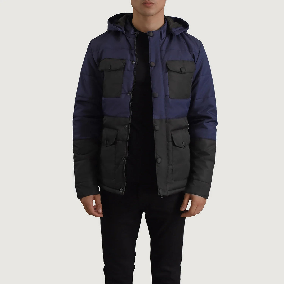
Wayne Czarny & Niebieski Hooded Puffer Kurtka Skórzana Męska in Black + Blue Full-Grain Leather - Widok z przodu i dopasowana sylwetka | Kup online w oficjalnym sklepie