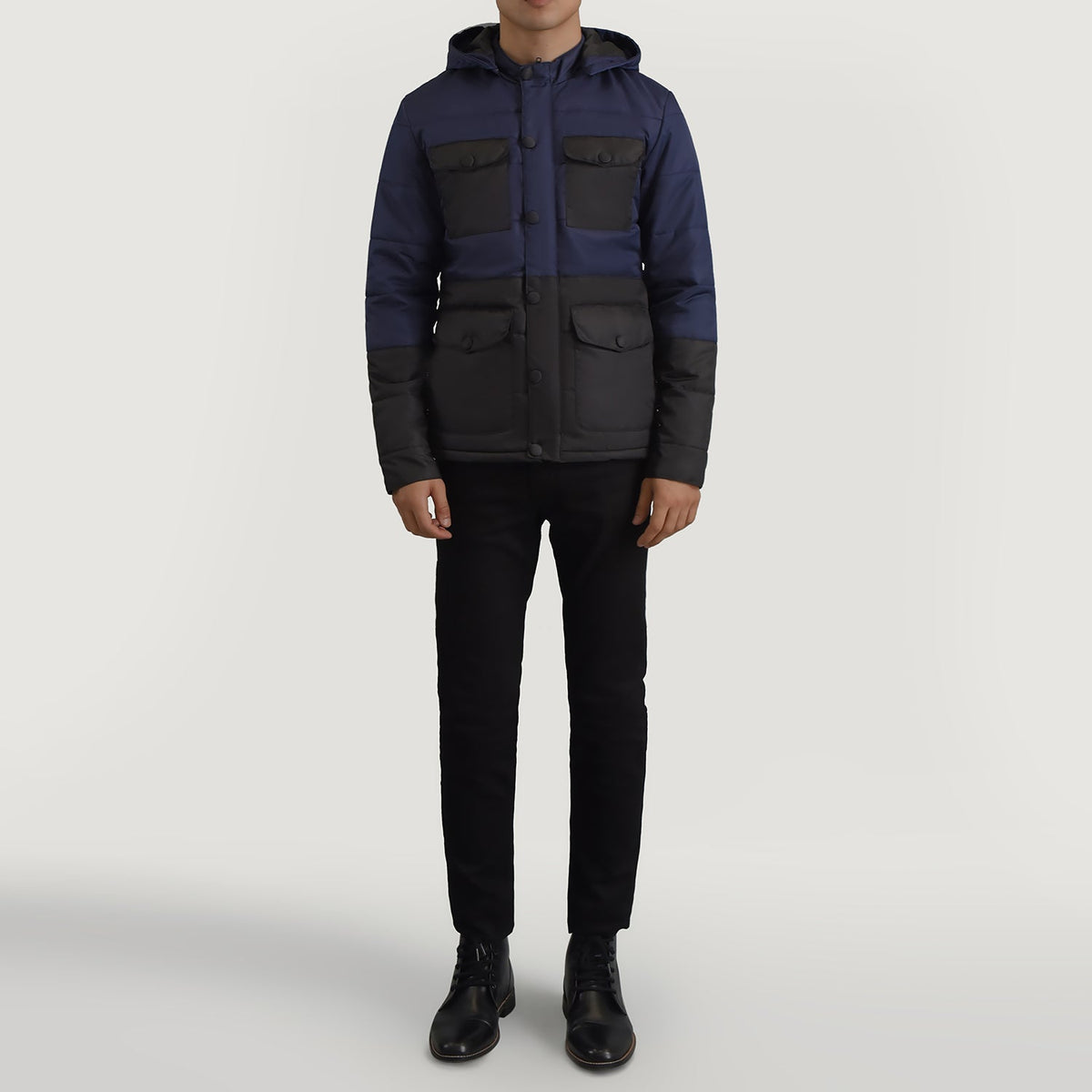 
Wayne Czarny & Niebieski Hooded Puffer Kurtka Skórzana Męska - Widok z boku z ergonomicznym krojem rękawa