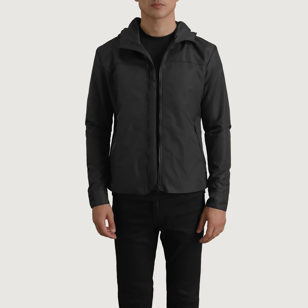 
Wesley Czarny Hooded Windbreaker Kurtka Skórzana Męska z czarnej prawdziwej skóry bydlęcej - Widok z przodu i dopasowana sylwetka | Kup online w oficjalnym sklepie