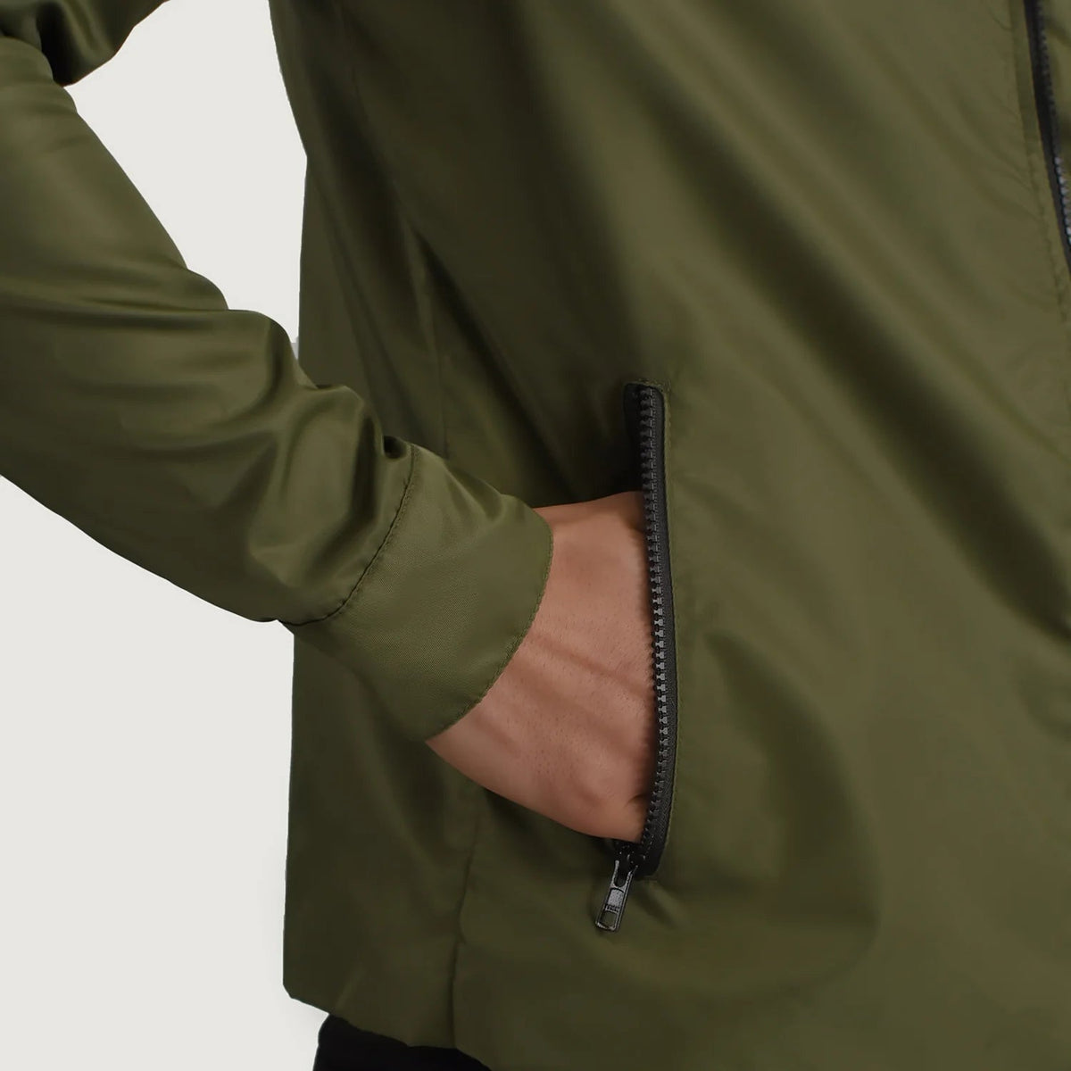 
Widok podszewki Showing Quilted Viscose Lining & Dwie funkcjonalne kieszenie wewnętrzne