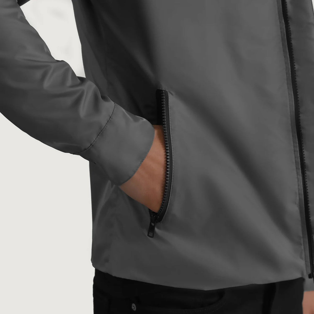 
Widok podszewki Showing Quilted Viscose Lining & Dwie funkcjonalne kieszenie wewnętrzne