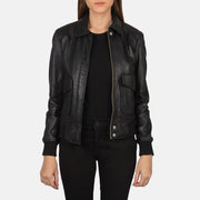 
Westa A-2 Black Leather Bomber Jacket in Black Sheepskin Leather - Widok z przodu i dopasowana sylwetka | Kup online w oficjalnym sklepie