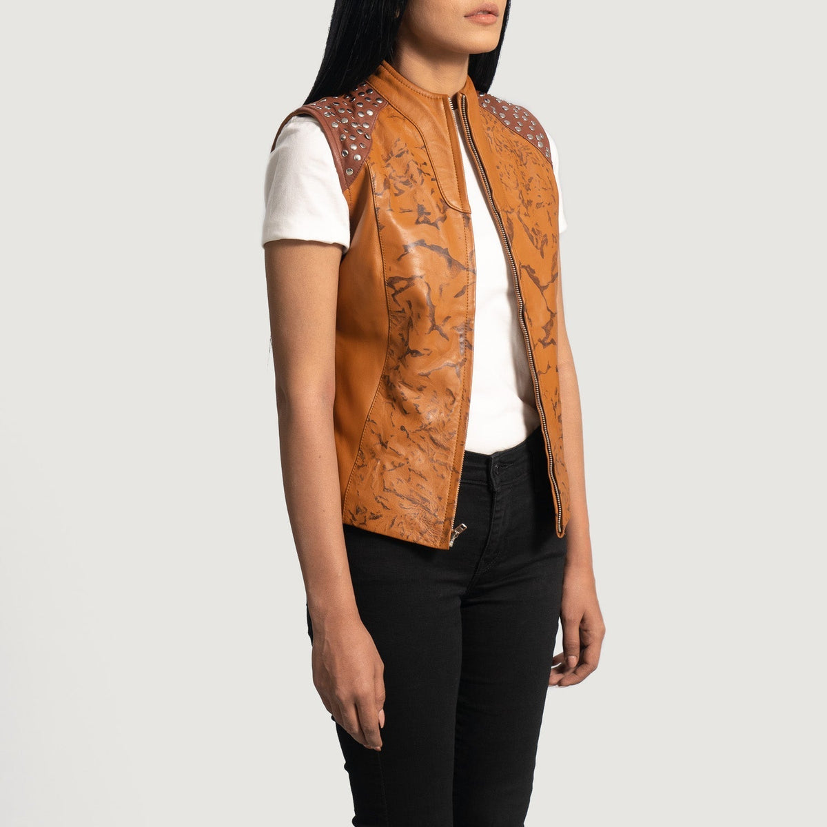 
Tan Brown Sheepskin Dip &Amp; Dye Leather Vest - Widok z tyłu z dopasowanymi ramionami i czystym dołem